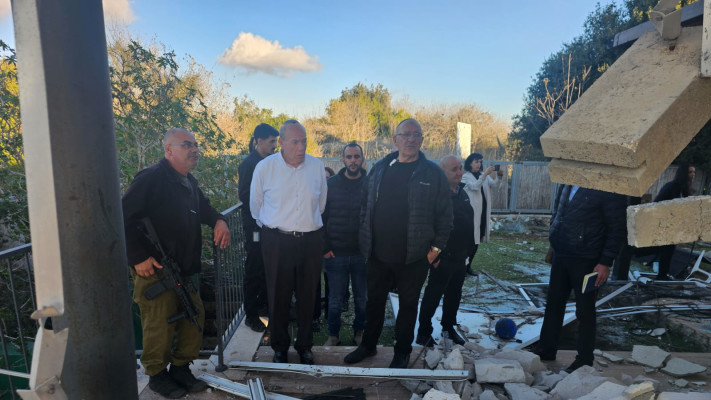 מבקר המדינה, מתניהו אנגלמן ביישובי קו העימות (צילום: ללא)