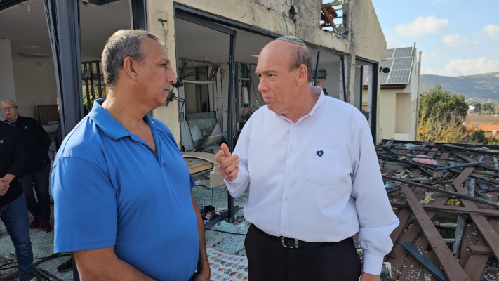 מבקר המדינה, מתניהו אנגלמן ביישובי קו העימות (צילום: ללא)