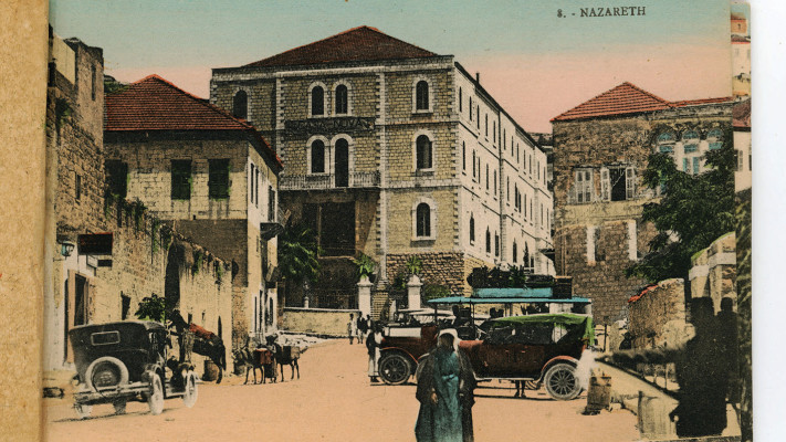 נצרת, רחוב ובמרכזו אכסניית קאזה נובה, מתוך קונטרס מזכרת מפלסטין