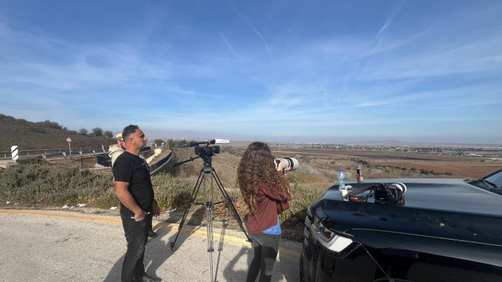 צוותי תקשורת ותיירים ישראלים בתצפית קוניטרה