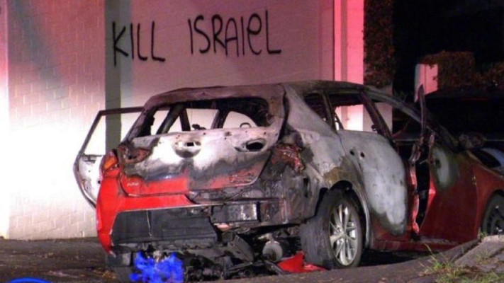 הצתת רכב בשכונה יהודית בסידני, אוסטרליה (צילום: רשתות חברתיות)