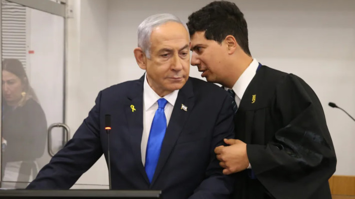 מה לוחש עמית חדד לנתניהו? (צילום: עמית שאבי)