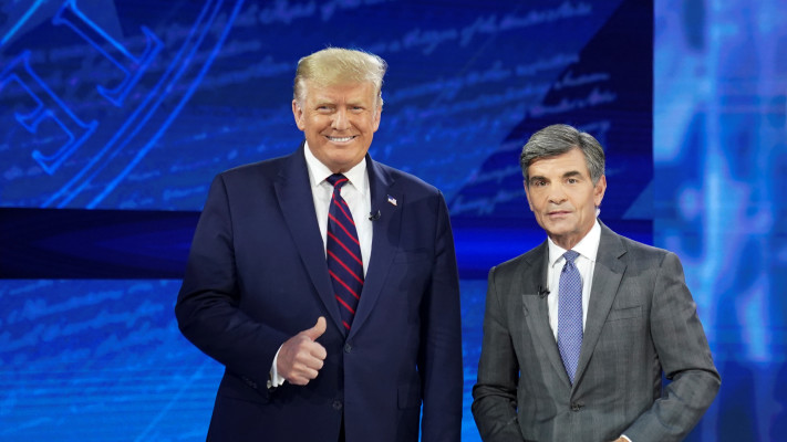 דונלד טראמפ עם המנחה הראשי של ABC NEWS, ג'ורג' סטפנופולוס (צילום: רויטרס)