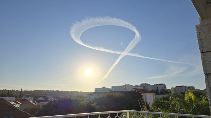 שובל החטופים מעל שמי ישראל. לא מכוון