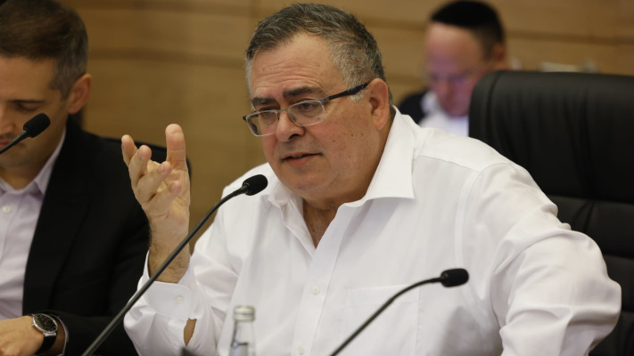 דוד ביטן, יו''ר הוועדה, בדיון על חוקי התאגיד