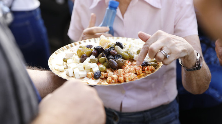 סיור טעימות בבתי עסק של מילואימניקים