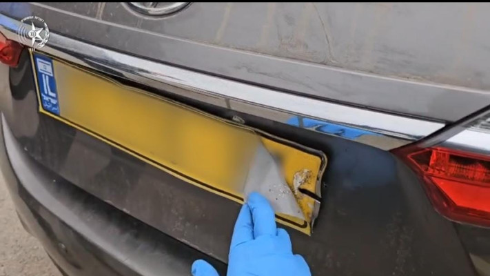 לוחית הזיהוי שזויפה