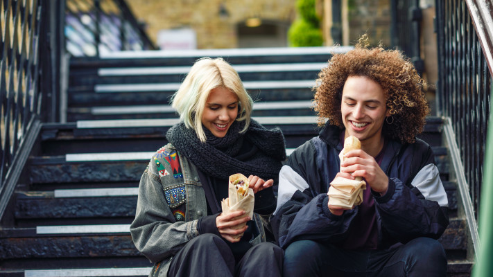 אוכלים שווארמה