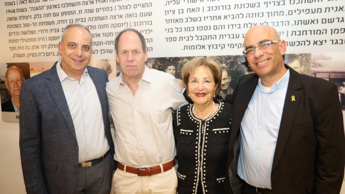 רעי קנטרוביץ', נבו גל, אחישי גל ועדו ווג (צילום: עיריית גבעתיים)