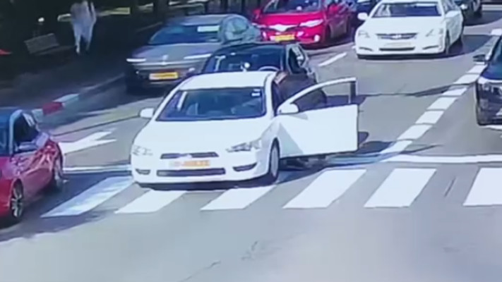 תקיפת קשיש בכבישים, למצולמים אין קשר לנאמר