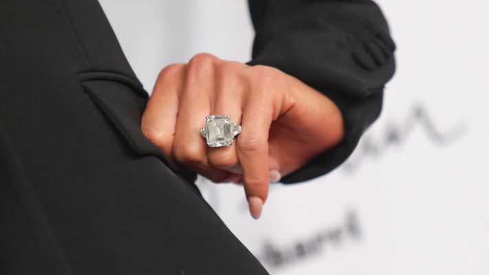 טבעת האירוסין של פריס הילטון (צילום: AUDE GUERRUCCI/AFP via Getty Images)