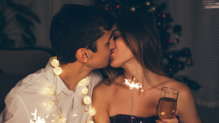 מתלוננת שכולם מתנשקים גרוע