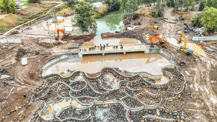 הזרמת המים המלאה לסכר אלומות החדש