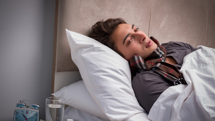 שוקל להתגרש אחרי התנהגותו של אשתו כלפיו בזמן שהיה חולה