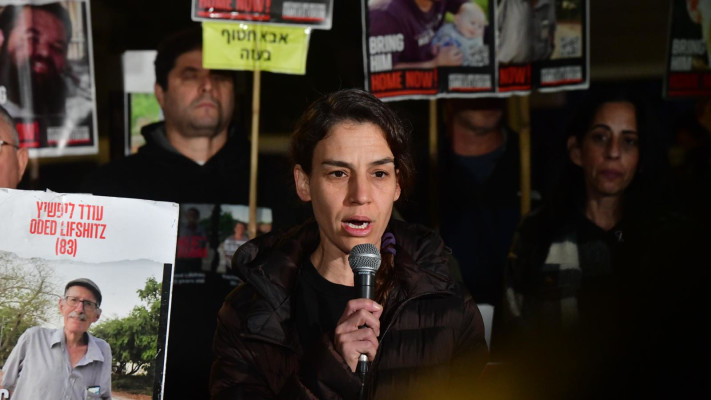 מרב סבירסקי בהצהרה (צילום: אבשלום ששוני)