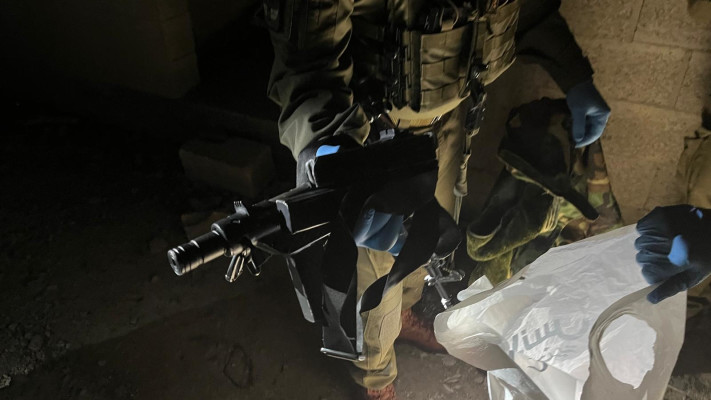 נשק שאותר במעצר על ידי חיילי צה''ל (צילום: אבי אשכנזי)