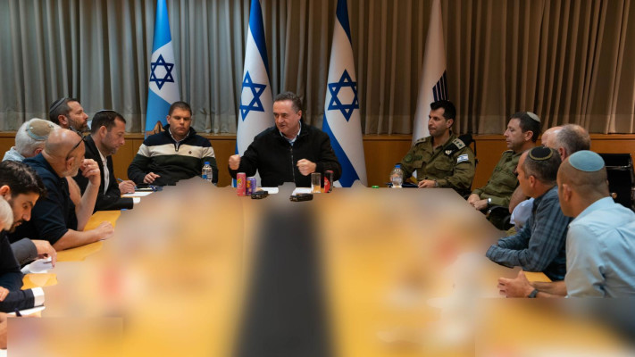שר הביטחון ישראל כ''ץ וראשי הרשויות בשומרון  (צילום: אריאל חרמוני משרד הביטחון)