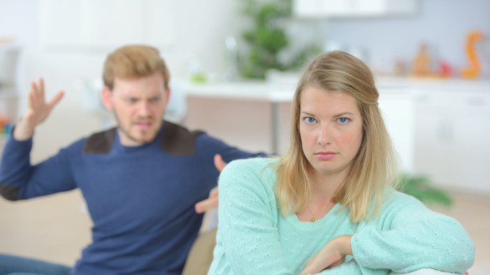 איך אפשר לדעת אם אנחנו במערכת יחסים רעילה? (צילום: אינגאימג')