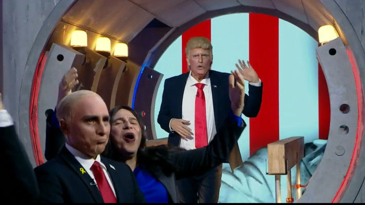 טראמפ נכנס לאולפן (צילום: צילום מסך ארץ נהדרת)