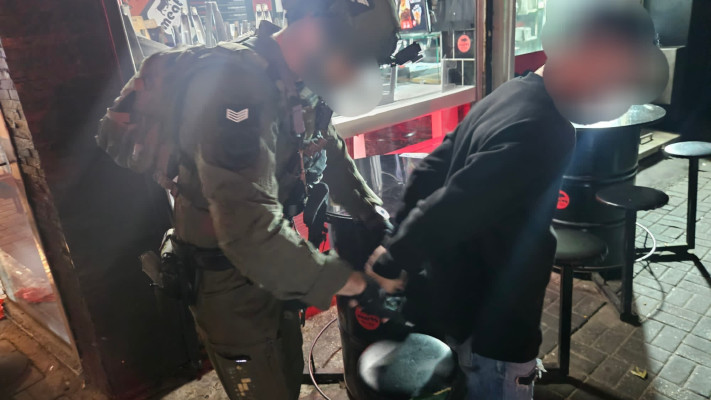 סגירת סנדר בר יין ומעצר של שב''ח