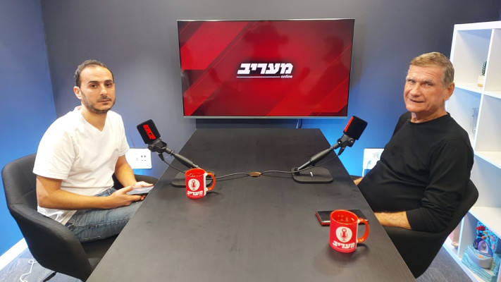 אביחי קרבצ'יק מראיין את חיים רמון (צילום: מעריב אונליין)