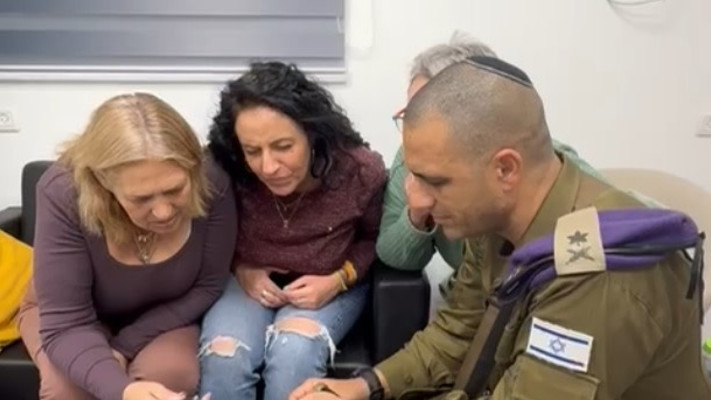 האמהות צופות לראשונה (צילום: דובר צהל)