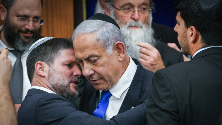 במלכוד כפול. ראש הממשלה נתניהו ושר האוצר סמוטריץ' (צילום: אריה לייב אדאמס, פלאש 90)