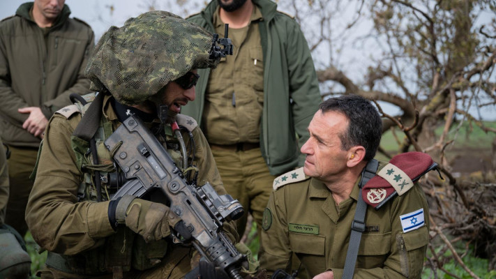 הרמטכ''ל הרצי הלוי במהלך הלחימה  (צילום: דובר צה''ל)