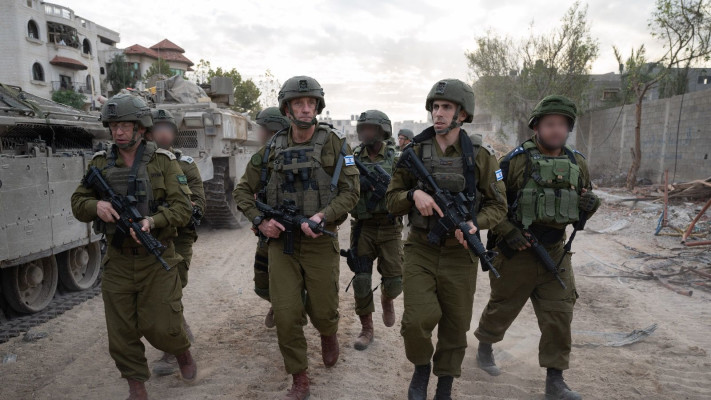 הרצי הלוי עם הכוחות בשטח (צילום: דובר צהל)