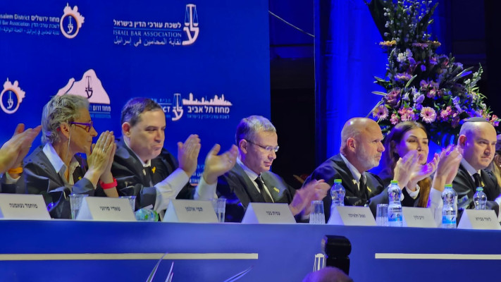 יריב לוין בטקסט בטקס הסמכה של עורכי דין חדשים (צילום: אברהם בלוך)