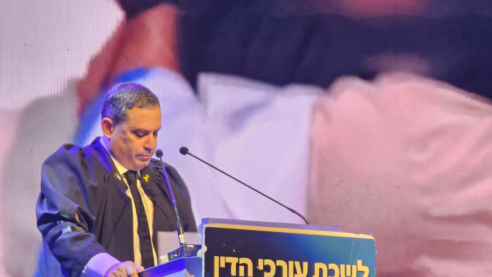 עמית בכר בטקס של לשכת עורכי הדין (צילום: אברהם בלוך)