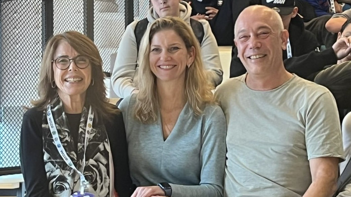 גיא ברקוביץ', עדי רום ושולה רקנאטי (צילום: עמותת ''חינוך לפסגות'')