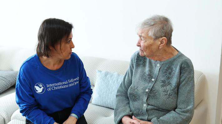 גלינה ביילין עם נשות ''הקרן לידידות''