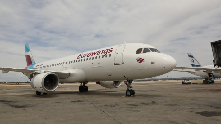 מטוס של חברת יורווינגס (צילום: סיון פרג')