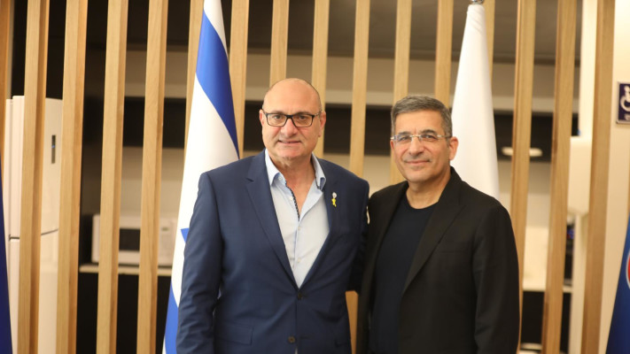יעקב אטרקצ'י ושינו זוארץ  (צילום: ההתאחדות לכדורגל)