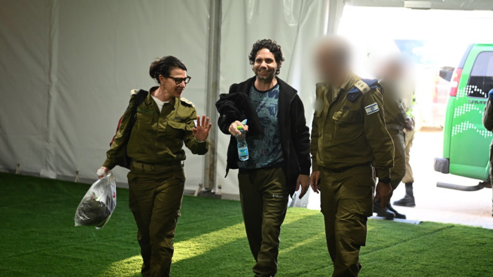 עופר קלדרון מגע למתחם רעים (צילום: דובר צה''ל)