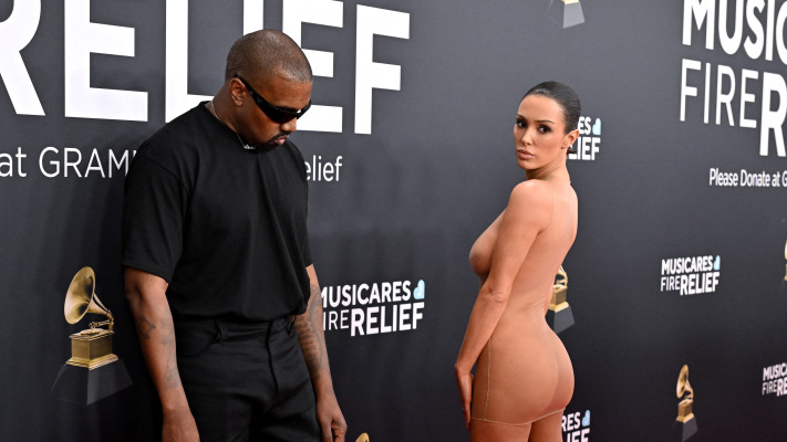 קניה ווסט, ביאנקה סנסורי (צילום:  ROBYN BECK  Getty Images)