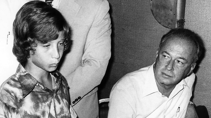 בני דוידזון ילד חטוף ממבצע אנטבה ליד רבין ראש הממשלה