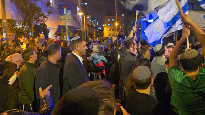השר שלמה קרעי בחגיגות שחרור ארי רוזנפלד ממעצר (צילום: ללא)
