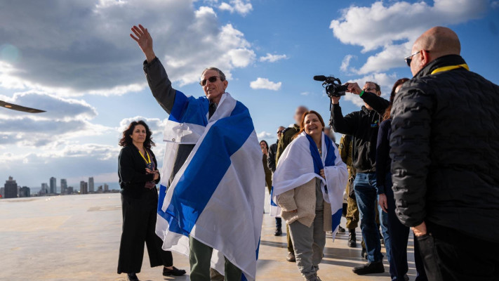 אוהד בן עמי לאחר חזרתו משבי חמאס (צילום: דובר צה\'\'ל)