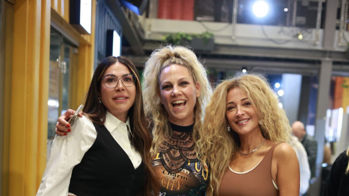 אורנה אלוביץ', קרין לאופר דיין ומרטין דפני גל  (צילום: עדי כהן צדק)