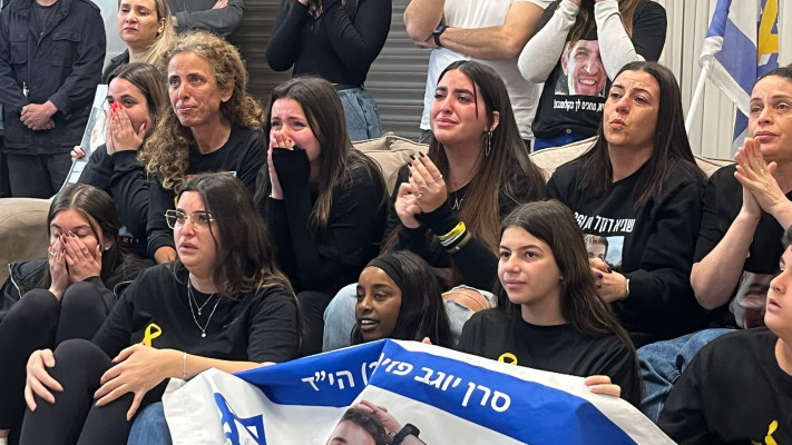 רגעי השמחה בבית משפחת דקל חן  (צילום: פלד ארבלי)