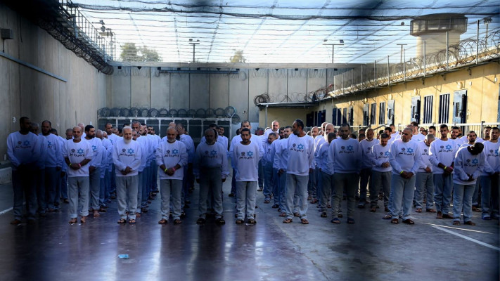 אסירים משוחררים במסגרת העסקה (צילום: דוברות שב''ס)