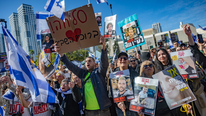 ישראלים בכיכר החטופים, פעימה שישית (צילום: יונתן זינדל, פלאש 90)