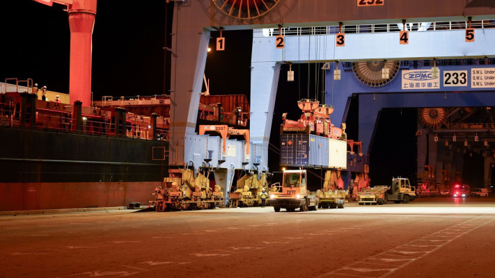 קליטת הפצצות האמריקאיות בנמל אשדוד