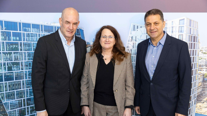 חיים ביבס, דנה עזריאלי ואייל חנקין  (צילום: ערן לם)