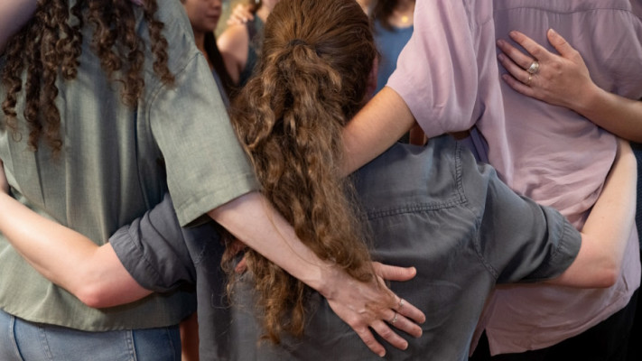 ''מקום לקבל חיבוק וכתף תומכת''. קהילת ''ארים ראשי'' (צילום: יפעת פאר)