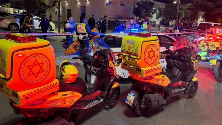 זירת החיסול ברחוב עמיחי בת''א (צילום: תיעוד מבצעי מד''א)
