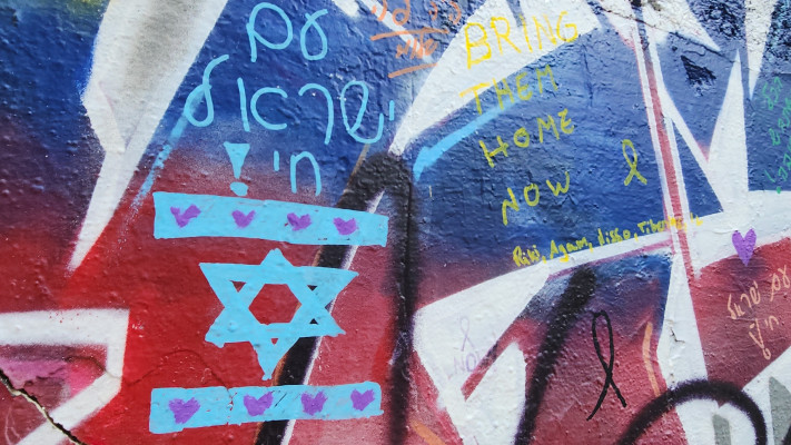 עם ישראל חי גם באתונה, מתוך סיור גרפיטיול (צילום: דנה סתוי)