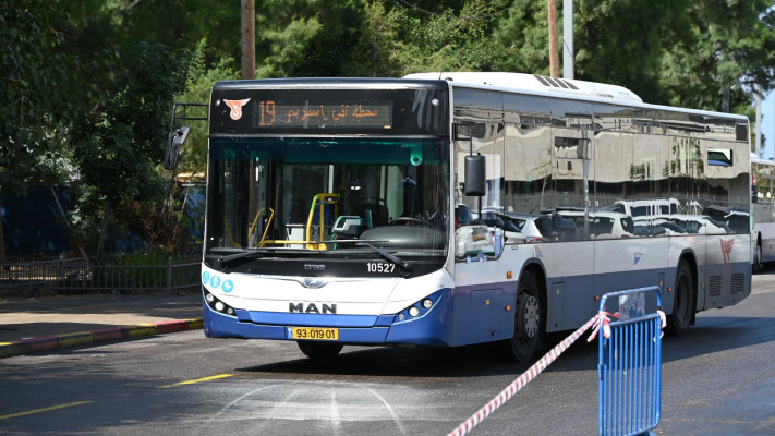אוטובוס בגוש דן (צילום: אבשלום ששוני)